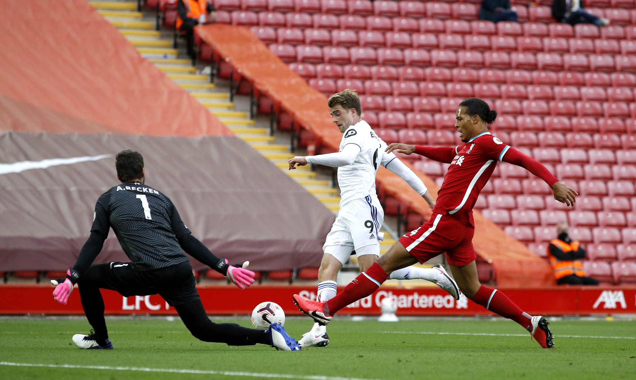 德天空：若成功签下弗林蓬，利物浦打算让他踢右边翼卫.